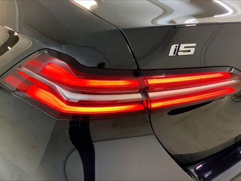 Used 2025 BMW i5 xDrive40 w/ Premium Package AWD/4WD image 28
