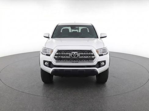 Used 2017 Toyota Tacoma TRD Off-Road w/ Tow Package (A/T) AWD/4WD image 5