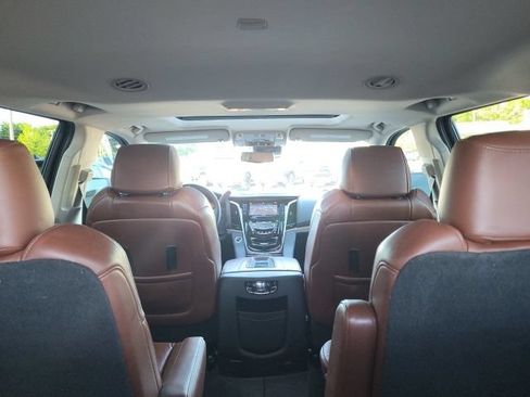 Used 2020 Cadillac Escalade Luxury AWD/4WD image 15