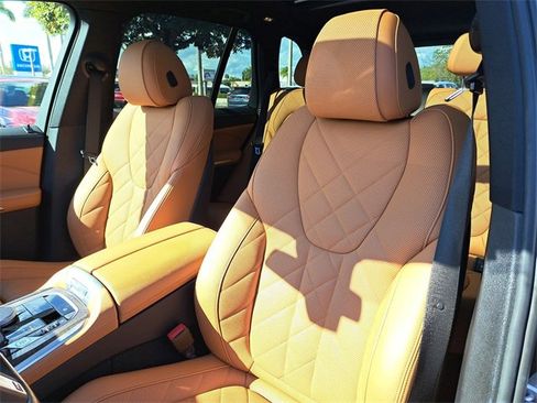 Used 2023 BMW X5 xDrive40i w/ M Sport Package image 18