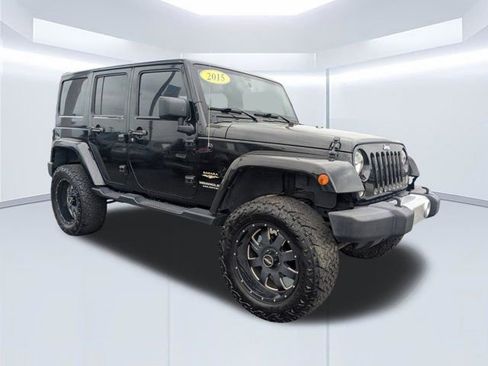 Used 2015 Jeep Wrangler Unlimited Sahara w/ Connectivity Group AWD/4WD image 2