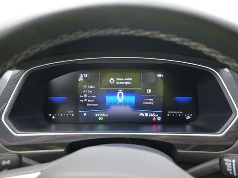 Used 2024 Volkswagen Tiguan SE image 19