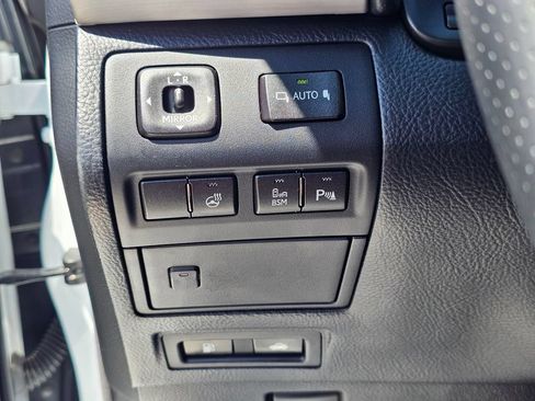 Used 2015 Lexus LS 460 AWD image 21