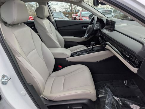 Used 2023 Honda Accord Touring image 12