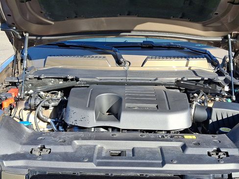 Used 2025 Land Rover Defender 110 S image 28