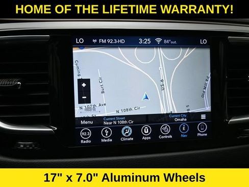 Used 2018 Chrysler Pacifica Touring-L Plus FWD image 22