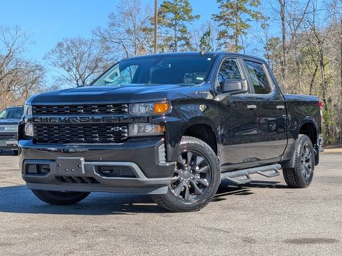 Used 2020 Chevrolet Silverado 1500 Custom w/ Custom Value Package image 4