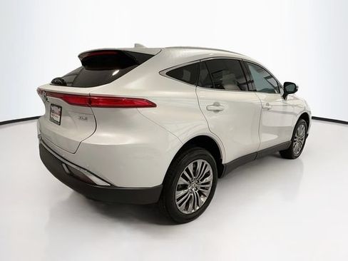 Used 2024 Toyota Venza XLE AWD/4WD image 6