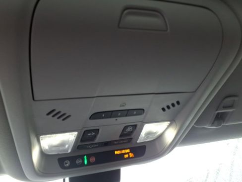 Used 2024 GMC Terrain SLT w/ Infotainment Package II AWD/4WD image 34