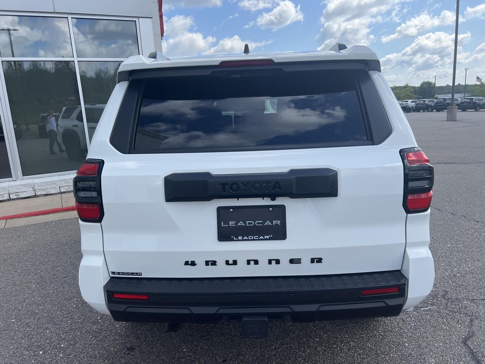 Used 2025 Toyota 4Runner SR5 AWD/4WD image 14