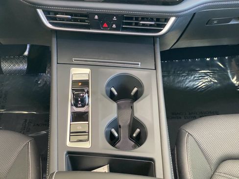 Certified 2025 Volkswagen Atlas SE AWD/4WD image 8
