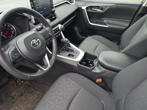 Used 2022 Toyota RAV4 XLE w/ Convenience Package image 7