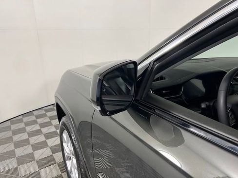 Used 2023 Jeep Grand Cherokee Limited image 14