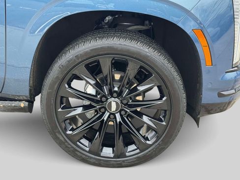 Used 2025 Cadillac Escalade Sport Platinum w/ LPO, ONYX Package image 7