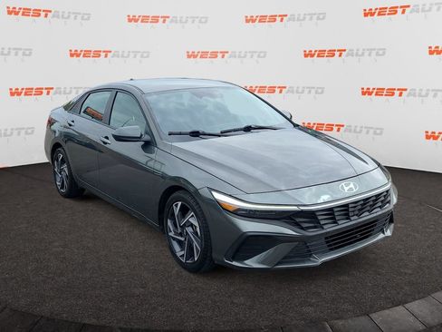 Used 2025 Hyundai Elantra Sport FWD image 7