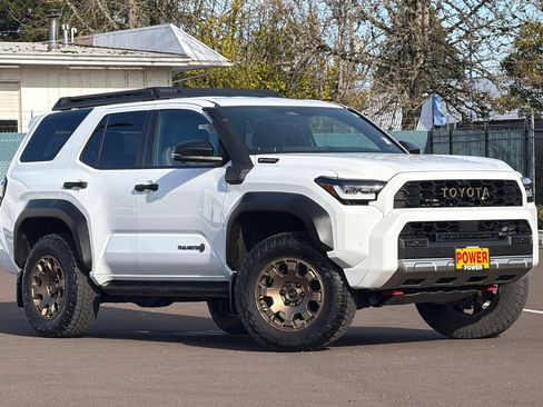 Used 2025 Toyota 4Runner Trailhunter image 2