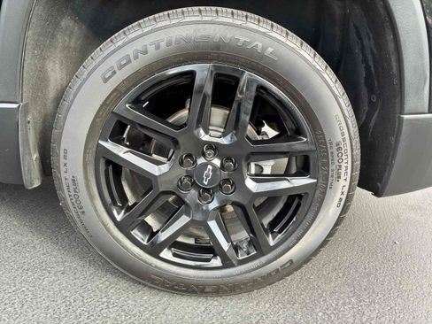 Used 2022 Chevrolet Traverse LS FWD image 14