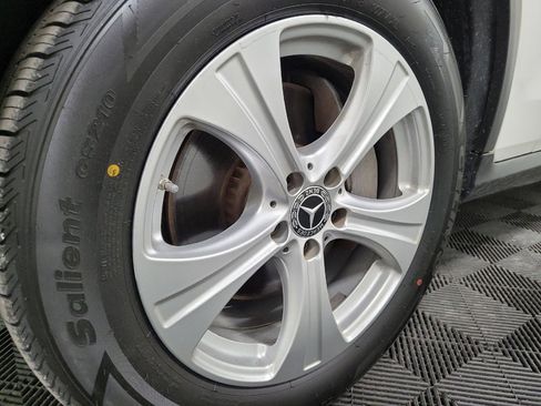 Used 2018 Mercedes-Benz GLC 300 4MATIC w/ Premium Package image 31