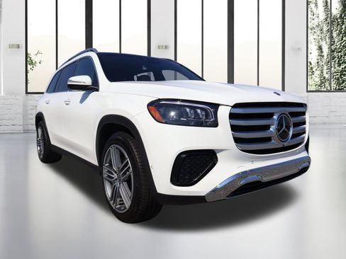 Used 2025 Mercedes-Benz GLS 450 4MATIC image 7