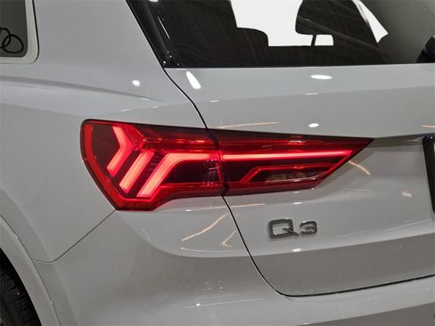 Certified 2025 Audi Q3 2.0T Premium Plus w/ Premium Plus Package image 37