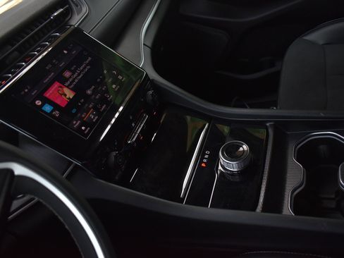 Used 2025 Jeep Grand Cherokee Altitude AWD/4WD image 25