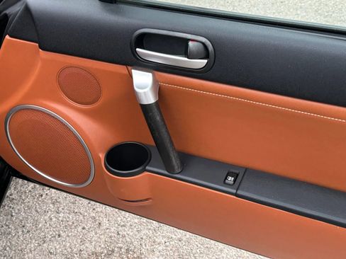 Used 2006 MAZDA MX-5 Miata Grand Touring w/ Premium Pkg image 24