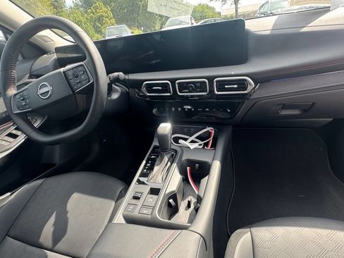 Used 2026 Nissan Sentra SR w/ SR Premium Package FWD image 8