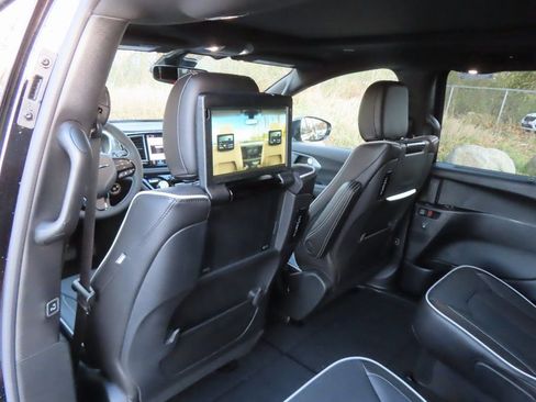 New 2026 Chrysler Pacifica Limited w/ S Appearance Package AWD/4WD image 25