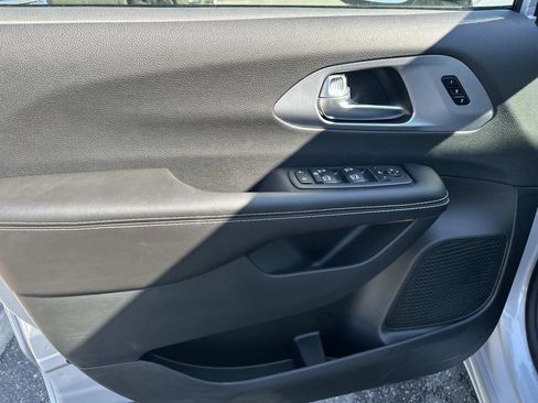 New 2026 Chrysler Pacifica Limited w/ S Appearance Package FWD image 13