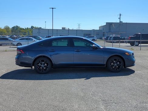 Certified 2025 Honda Accord SE image 5