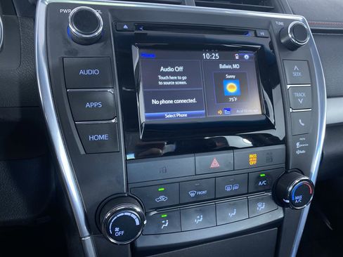 Used 2015 Toyota Camry SE image 5