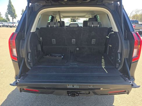 Used 2025 Ford Expedition Active image 5