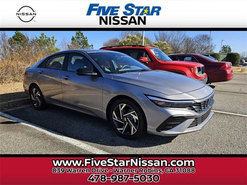 Used 2025 Hyundai Elantra Sport image 1