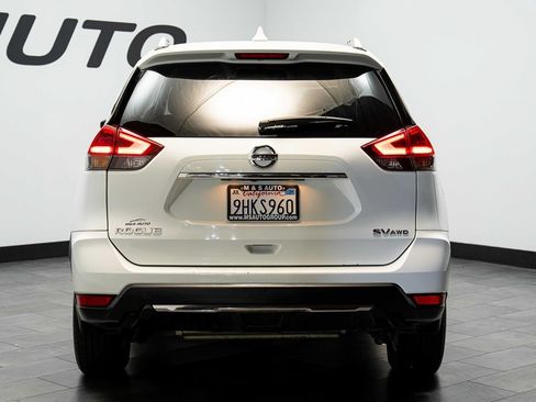 Used 2018 Nissan Rogue SV AWD/4WD image 5