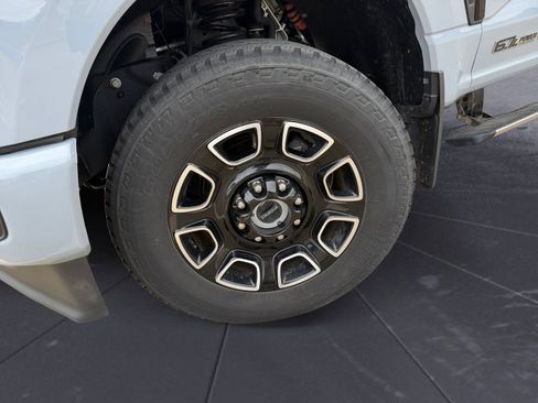 Used 2025 Ford F250 Platinum AWD/4WD image 14
