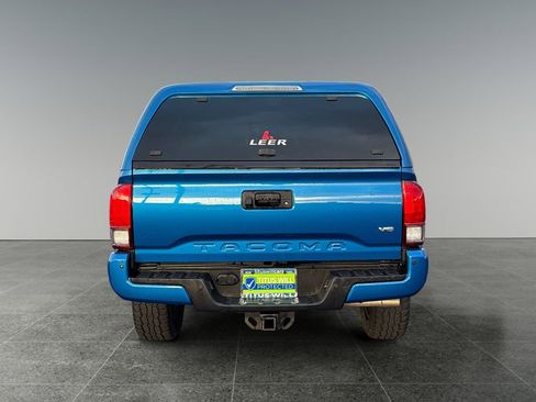 Used 2016 Toyota Tacoma TRD Sport w/ Premium & Technology Package image 6