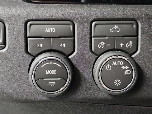 Used 2026 Chevrolet Silverado 1500 LT AWD/4WD image 37