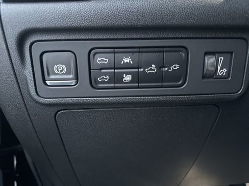 Used 2024 GMC Hummer EV 2X w/ LPO, Illumination Package image 32