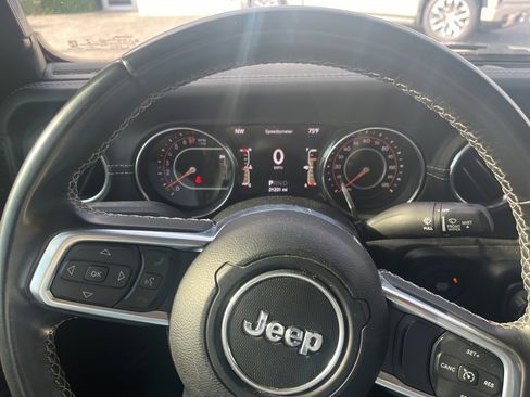 Used 2021 Jeep Gladiator Overland image 21