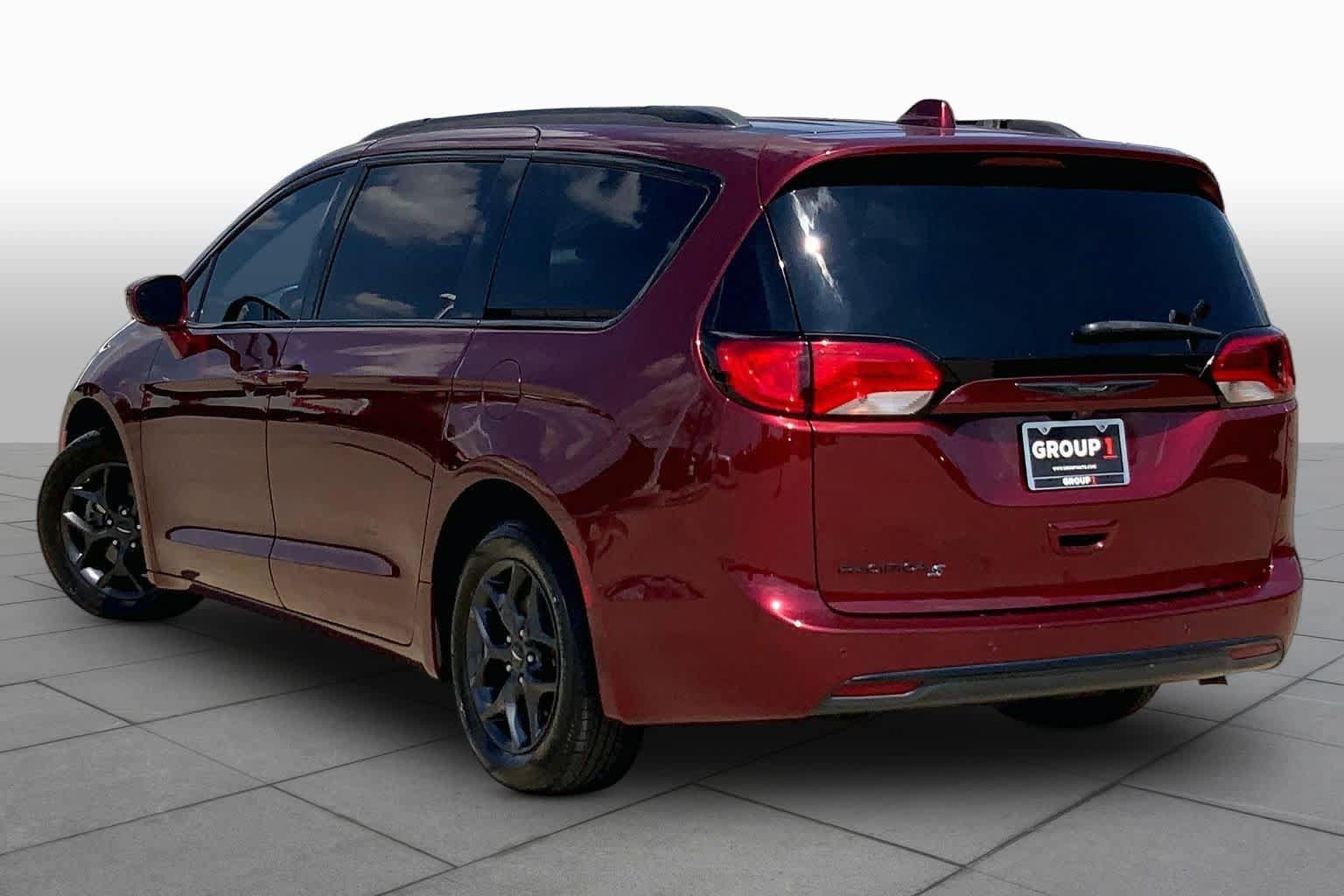 Used 2020 Chrysler Pacifica Touring-L w/ S Appearance Package FWD image 12