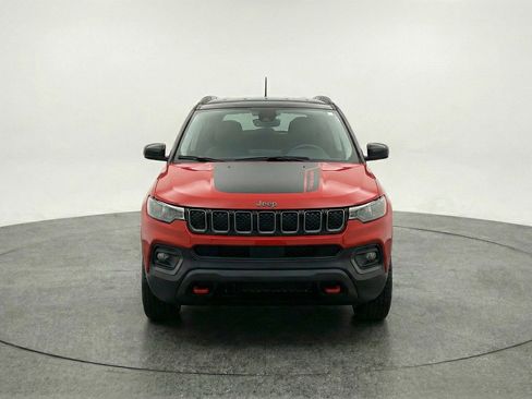 Used 2025 Jeep Compass Trailhawk image 2