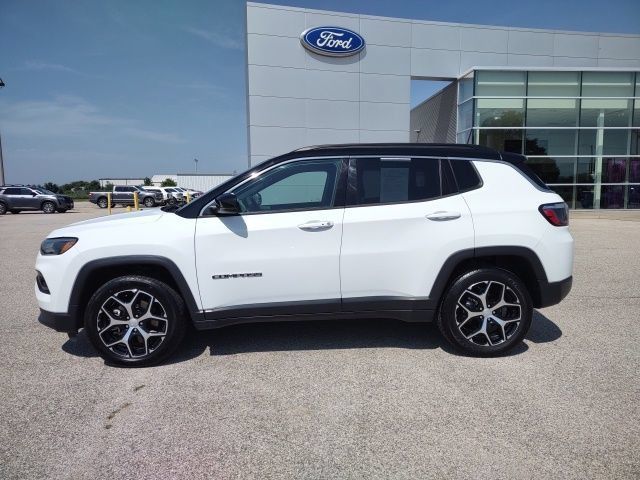 Used 2024 Jeep Compass Limited AWD/4WD image 2