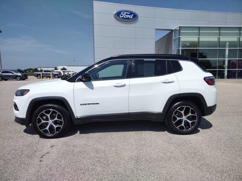 Used 2024 Jeep Compass Limited AWD/4WD image 2
