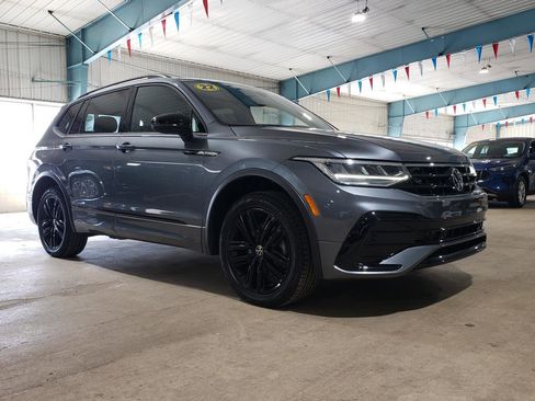 Used 2022 Volkswagen Tiguan SE R-Line image 1