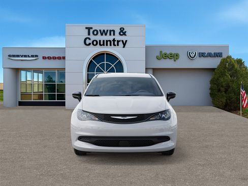 New 2026 Chrysler Voyager LX image 6