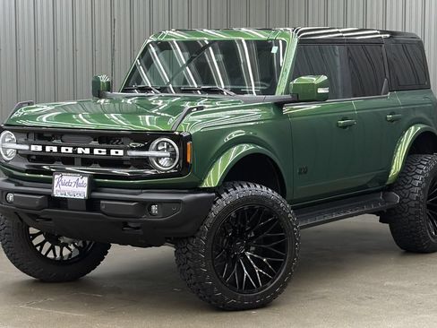 Used 2025 Ford Bronco Outer Banks AWD/4WD image 1