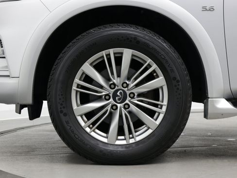Used 2018 INFINITI QX80 4WD w/ Driver Assistance Package image 11
