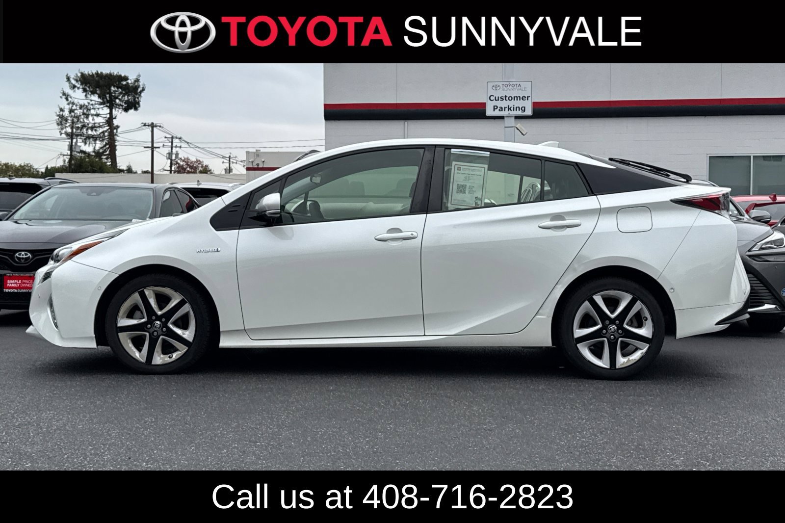 Certified 2018 Toyota Prius Three Touring FWD image 4
