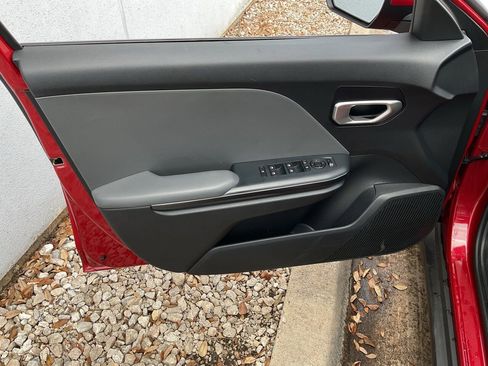 Used 2025 Kia K4 LXS image 12