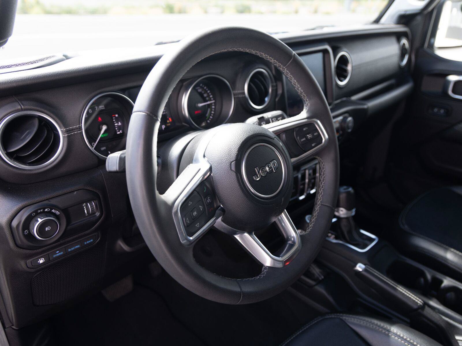 Used 2023 Jeep Wrangler Unlimited Sahara AWD/4WD image 26